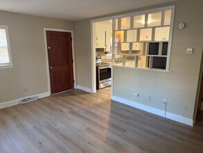 3728 Dresden Dr E in Charlotte, NC - Building Photo - Building Photo