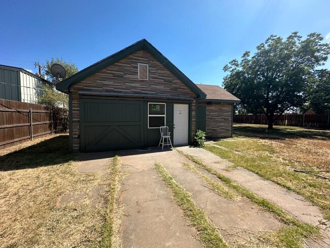 2215 18th St in Lubbock, TX - Foto de edificio - Building Photo