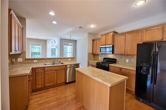5930 Falls Landing Dr in Cumming, GA - Building Photo - Building Photo