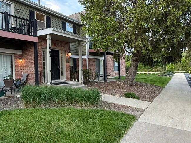 1501 Raymond Dr in Naperville, IL - Building Photo - Building Photo