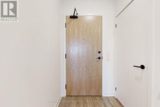 2495 Eglinton Ave W in Mississauga, ON - Building Photo - Building Photo