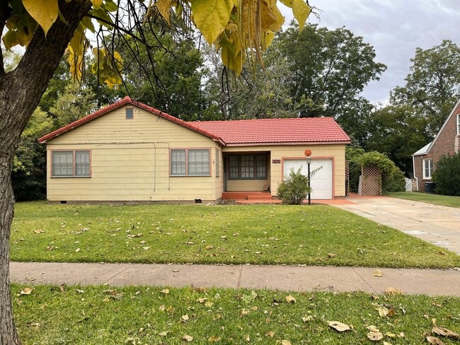 property at 1013 N Alameda St