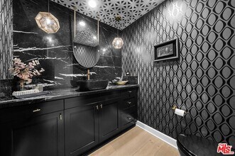 105 Via Salamanca in San Clemente, CA - Foto de edificio - Building Photo