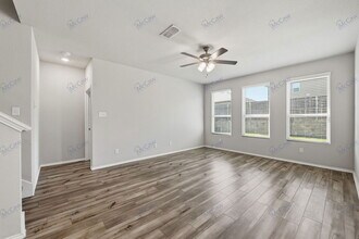 8005 Gangway Dr in Fort Worth, TX - Building Photo - Building Photo