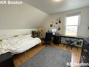 15 Higgins St, Unit 3 in Boston, MA - Building Photo - Building Photo