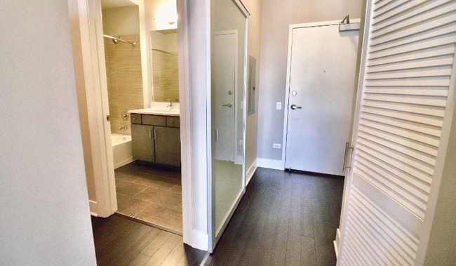 851 S Clark St in Chicago, IL - Foto de edificio - Building Photo