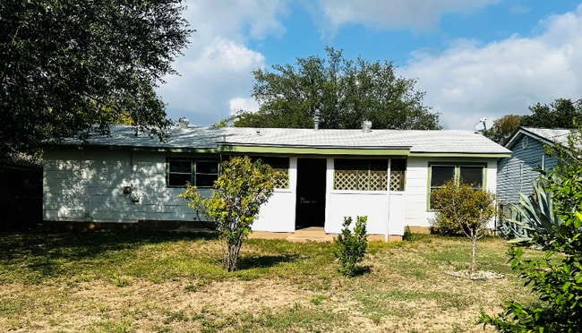 458 Anton Dr in San Antonio, TX - Foto de edificio - Building Photo