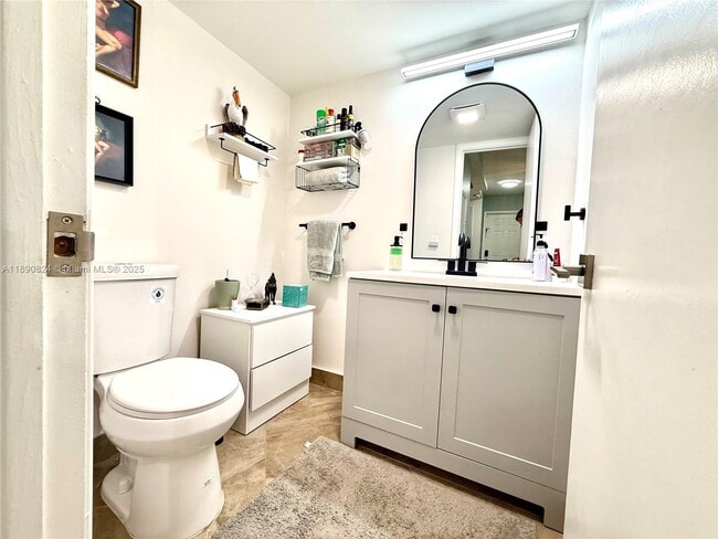 property at 809 W Oakland Park Blvd