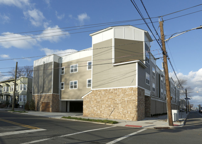 466 Spring St in Elizabeth, NJ - Building Photo - Primary Photo