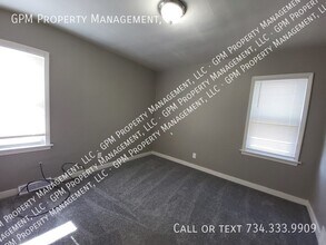 28911 Powers St in Westland, MI - Building Photo - Building Photo