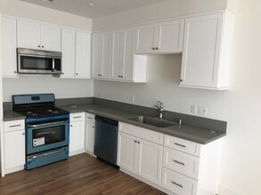 2225 241st St, Unit B in Lomita, CA - Building Photo - Building Photo