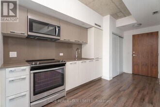 15 Baseball Pl in Toronto, ON - Building Photo - Building Photo