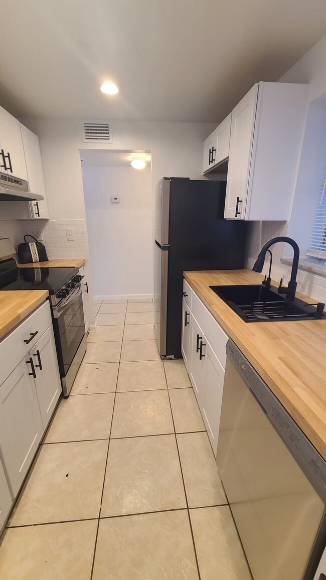 property at 2000 N Congress Ave