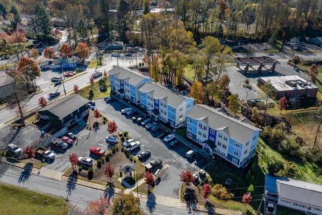 41 Mary Helen Pl in Brevard, NC - Building Photo - Building Photo