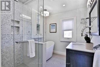 372 Roehampton Ave in Toronto, ON - Building Photo - Building Photo