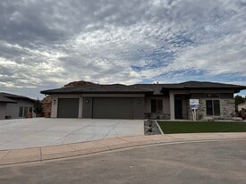 1593 E Dihedral Dr in Saint George, UT - Building Photo