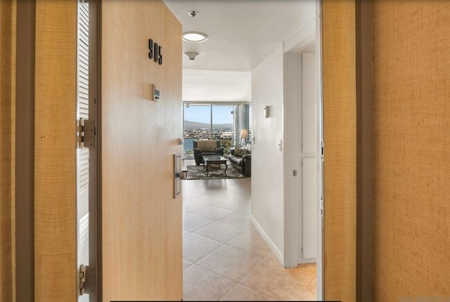 property at 1820 Avenida del Mundo