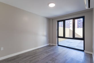Skylimit Tower in Woodside, NY - Building Photo - Interior Photo
