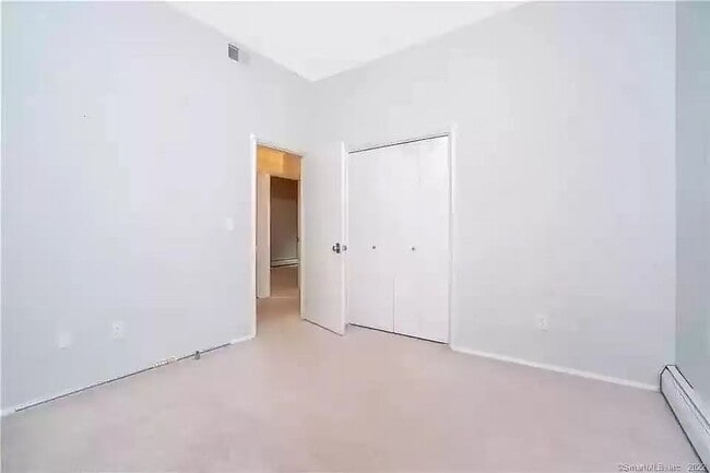 7 Staunton Ct in Farmington, CT - Foto de edificio - Building Photo