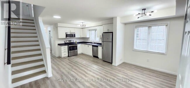 3200 Singleton Ave in London, ON - Building Photo - Building Photo