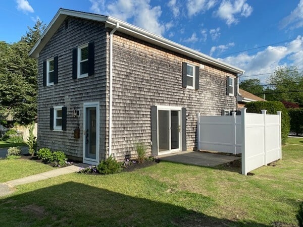 818 Wilbur Ave in Swansea, MA - Building Photo - Building Photo