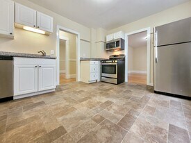 163 Hichborn St, Unit 6 in Revere, MA - Building Photo
