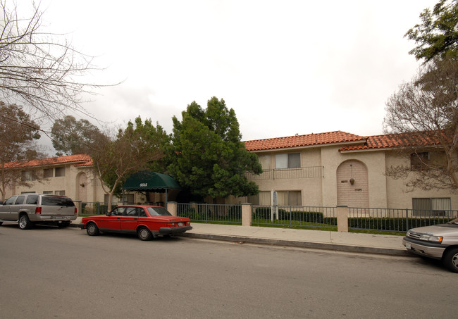 Penfield Apartments in Woodland Hills, CA - Building Photo - Building Photo