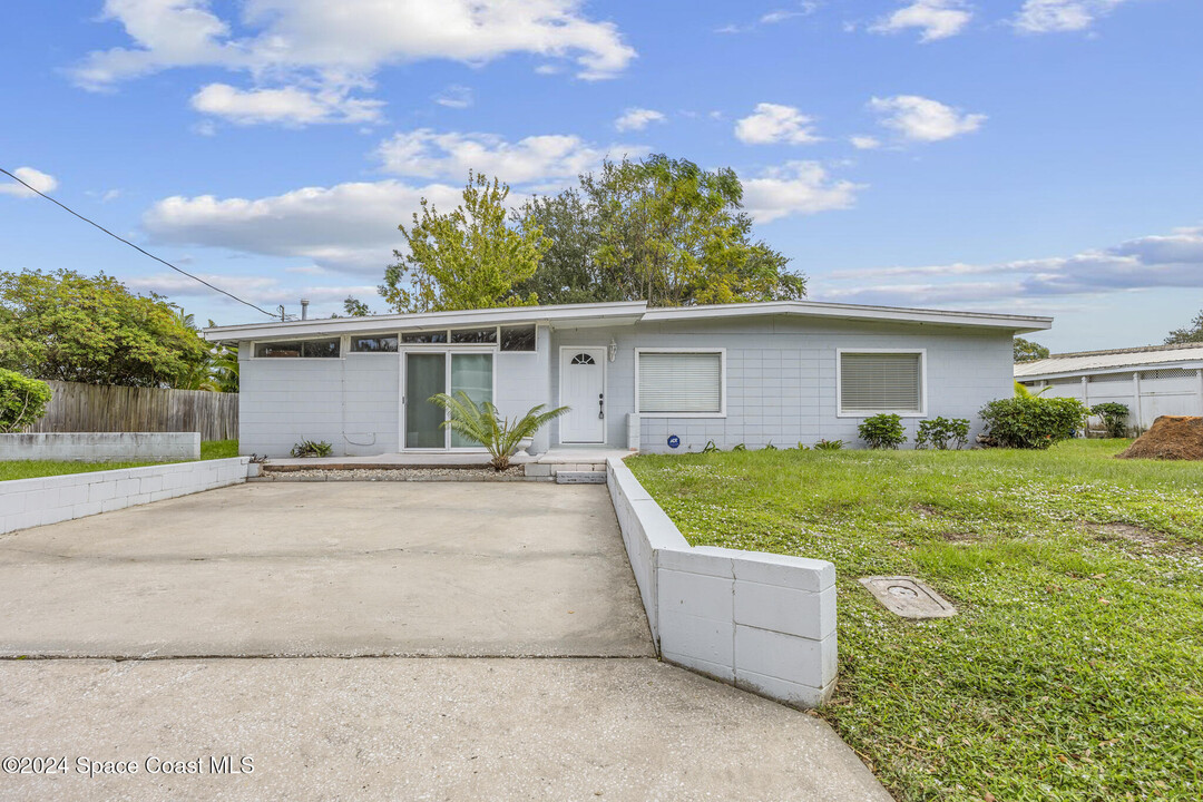 4185 Vanguard Ave in Titusville, FL - Building Photo