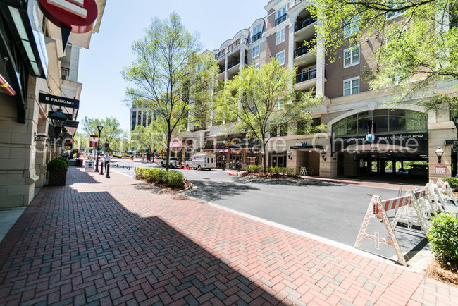 4625 Piedmont Row Dr-Unit -414 in Charlotte, NC - Foto de edificio - Building Photo