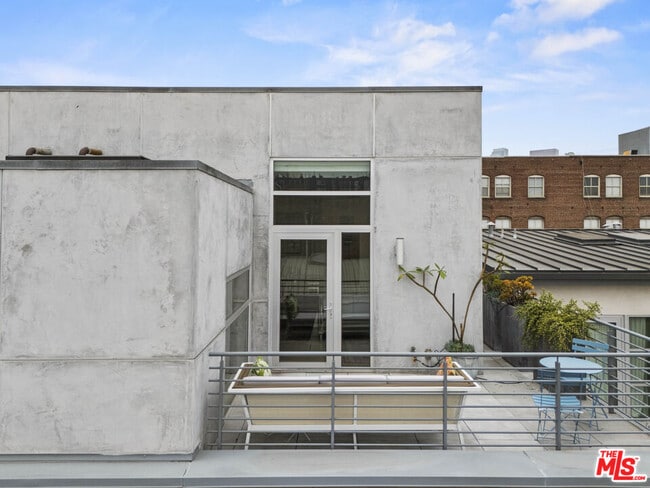 940 E 2nd St in Los Angeles, CA - Building Photo - Building Photo