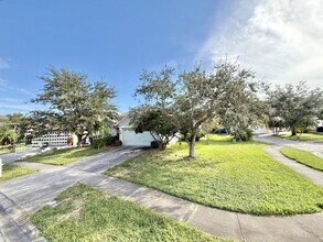 854 Addison Dr NE in St. Petersburg, FL - Building Photo - Building Photo