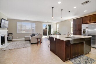 6200 Crosshaven Ct in Rocklin, CA - Foto de edificio - Building Photo