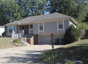 2208 NW 11th St in Blue Springs, MO - Building Photo