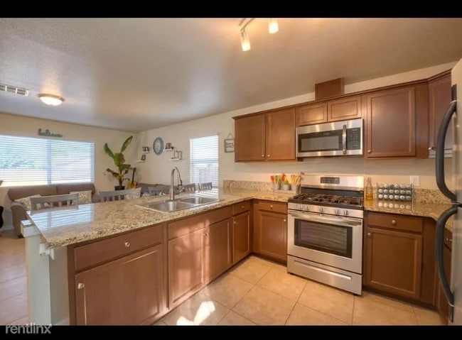 226 S 5th St