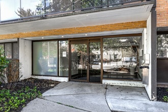 Sunset Manor in London, ON - Building Photo - Building Photo