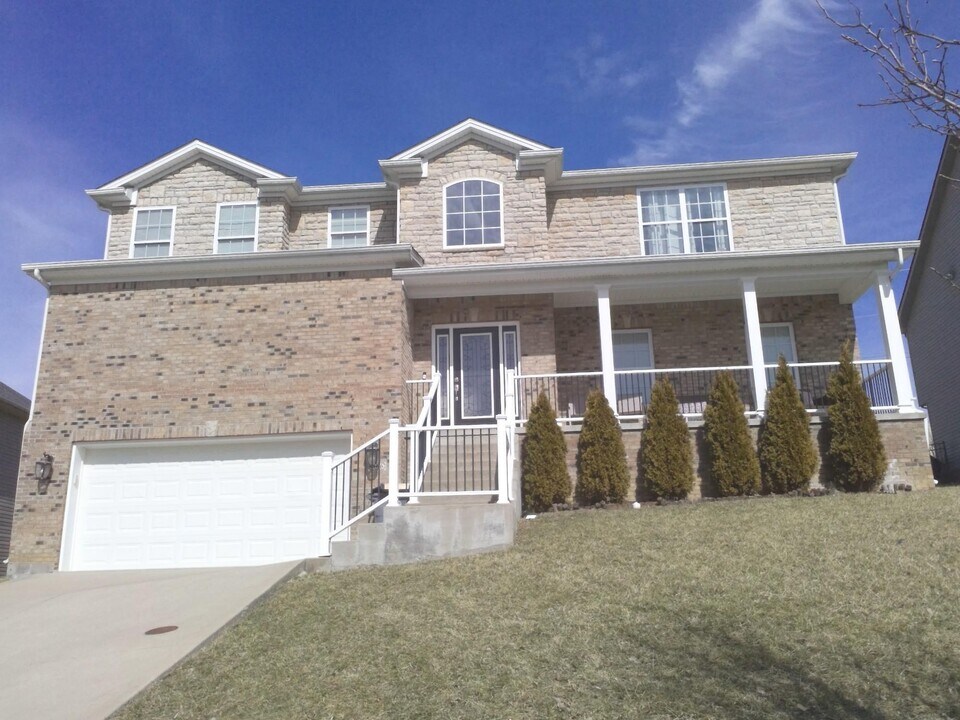 4696 Windstar Way in Lexington, KY - Building Photo