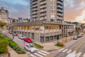 Hollyburn Plaza in West Vancouver, BC - Building Photo - Building Photo
