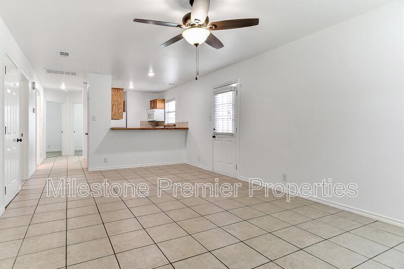 1018 W Coffin St in Denison, TX - Building Photo