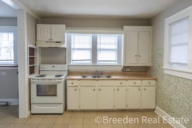 215 Lenoir St in Morganton, NC - Building Photo - Building Photo