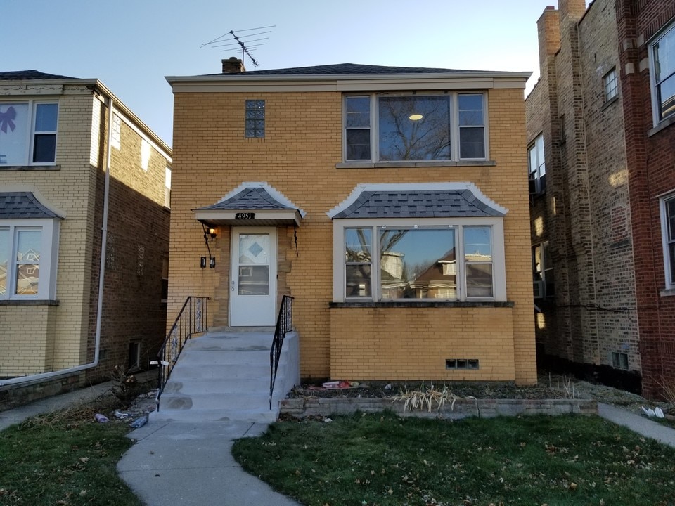 4951 N Kilpatrick Ave, Unit 2 in Chicago, IL - Building Photo