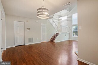 19013 Cherry Bend Dr in Germantown, MD - Foto de edificio - Building Photo