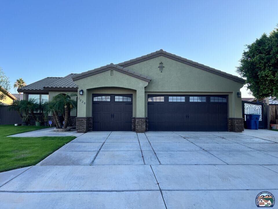 1220 Mc Millin St in Calexico, CA - Building Photo