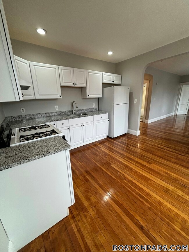 44 Estes St in Lynn, MA - Foto de edificio - Building Photo