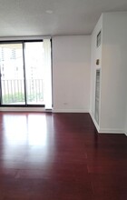 70 W Huron St, Unit 703 in Chicago, IL - Building Photo - Building Photo