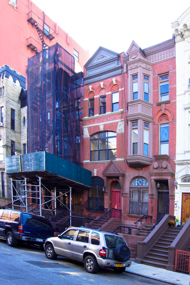 208 W 122nd St in New York, NY - Building Photo - Building Photo