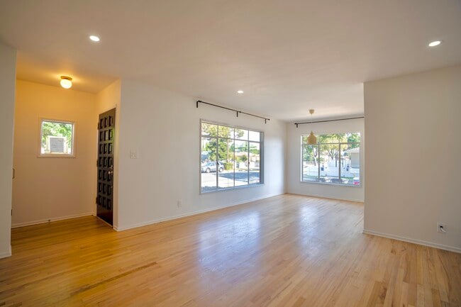 12735 Fairford Ave in Norwalk, CA - Foto de edificio - Building Photo