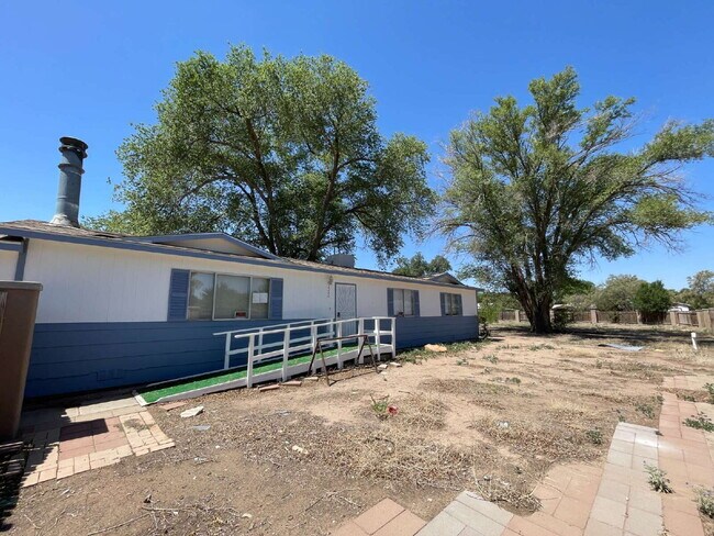 2240 Stoner St SW in Albuquerque, NM - Building Photo - Building Photo
