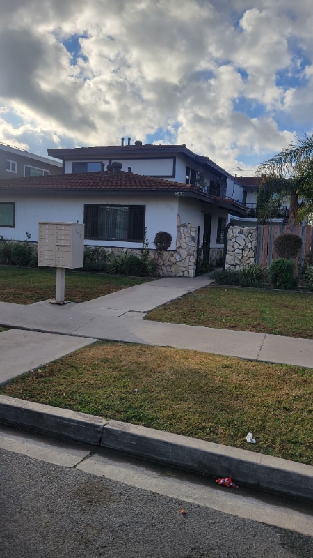 9572 Maureen Dr