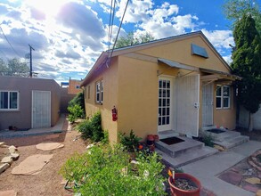 119 Princeton Dr SE in Albuquerque, NM - Building Photo - Building Photo