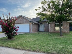 2045 Rising Hill Dr in Norman, OK - Building Photo - Building Photo